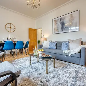 2-Bedroom Stunning, Chic, Modern & Spacious Apartment, Near Ocean Village, Central Southampton - Plenty Of Parking - By Blue Puffin Stays Southampton